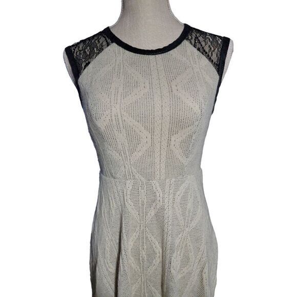 Monteau Los Angeles Women's Dress - Picture 5 of 8